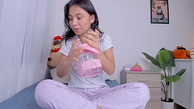 Snapshot of Adriennesexxx chatting on 10/26/25, 07:42 Adriennesexxx online show from 10/26/25, 07:42