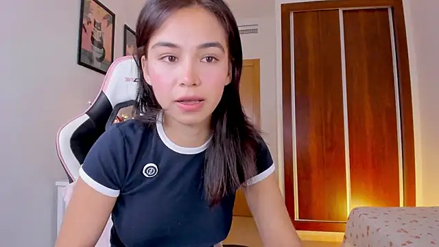 Snapshot of Adriennesexxx chatting on 11/11/25, 06:41 Adriennesexxx online show from 11/11/25, 06:41