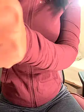 Snapshot of Adriennesexxx chatting on 11/20/25, 05:12 Adriennesexxx online show from 11/20/25, 05:12