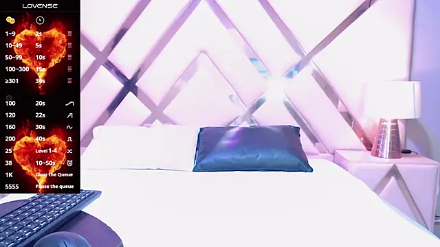 Snapshot of NatazhaQueen chatting on 09/10/25, 08:20 NatazhaQueen online show from 09/10/25, 08:20