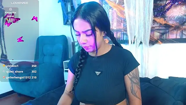 Snapshot of Shaarongp chatting on 10/11/25, 04:33 Shaarongp online show from 10/11/25, 04:33