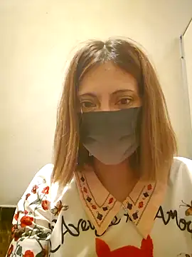 Snapshot of Lunababymylove chatting on 12/15/24, 01:02 Lunababymylove online show from 12/15/24, 01:02