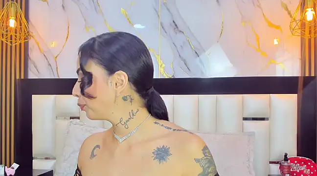 GiahDaniels online show from 12/04/24, 05:05