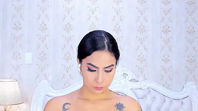 GiahDaniels online show from 12/04/24, 09:13