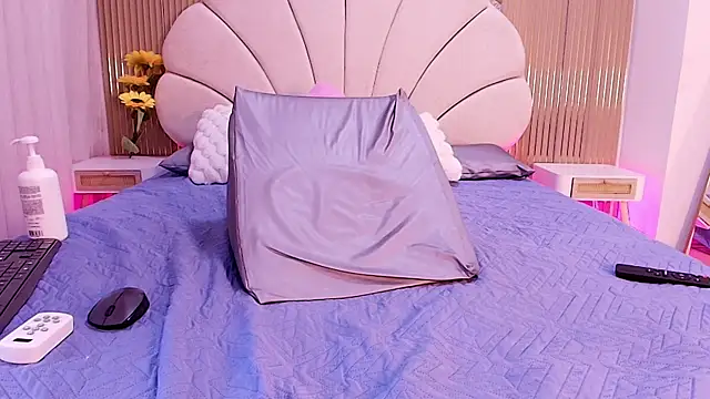 nata luna online show from 04/12/26, 07:19