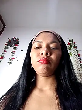 Snapshot of DIORA_Latina chatting on 10/20/25, 04:13 DIORA Latina online show from 10/20/25, 04:13