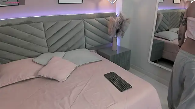 Snapshot of Ary_thompson__ chatting on 01/28/25, 08:26 Ary thompson online show from 01/28/25, 08:26