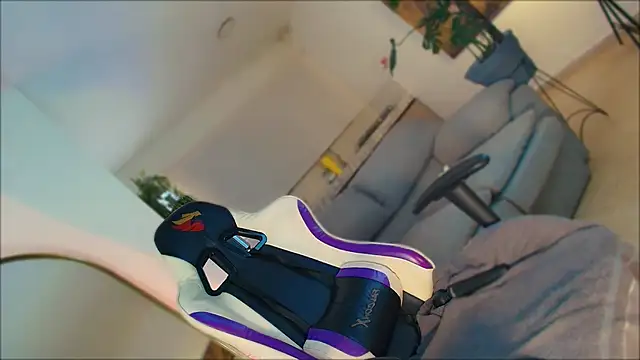  Miss Anna  online show from 10/22/25, 02:39