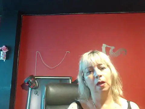 Snapshot of KLOE_PIELL chatting on 03/02/26, 07:54 KLOE PIELL online show from 03/02/26, 07:54