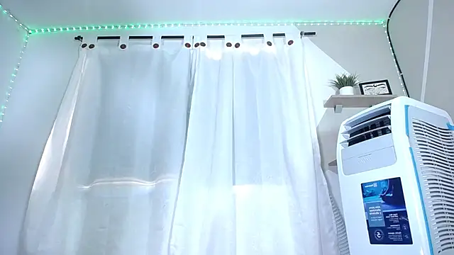 Hillary queen online show from 01/10/25, 03:37