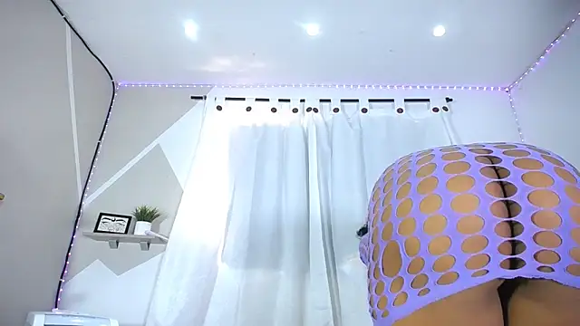 Hillary queen online show from 02/20/25, 03:41