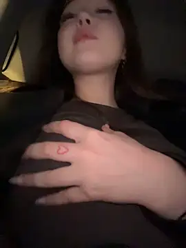 Snapshot of Peachy_Dream chatting on 10/28/25, 06:32 Peachy Dream online show from 10/28/25, 06:32