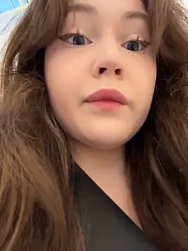 Snapshot of Peachy_Dream chatting on 10/31/25, 02:07 Peachy Dream online show from 10/31/25, 02:07