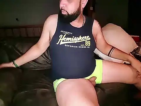 Snapshot of CuriousBear chatting on 12/04/25, 12:09 CuriousBear online show from 12/04/25, 12:09