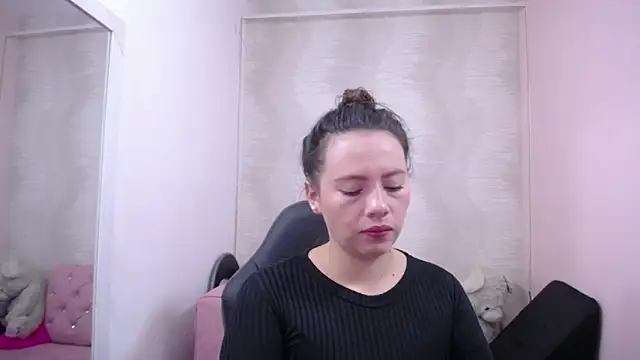 lauraguzman online show from 01/29/25, 03:01