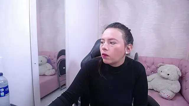 lauraguzman online show from 03/12/25, 03:02
