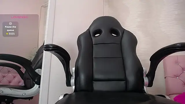 lauraguzman online show from 10/04/25, 03:15