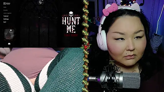 Snapshot of EmGreens chatting on 12/28/24, 04:30 EmGreens online show from 12/28/24, 04:30