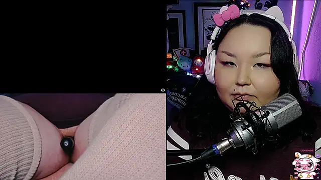 Snapshot of EmGreens chatting on 02/02/25, 05:53 EmGreens online show from 02/02/25, 05:53