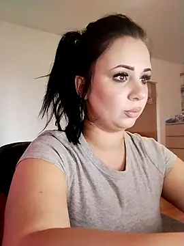 Snapshot of AdelinaJude chatting on 03/10/25, 12:37 AdelinaJude online show from 03/10/25, 12:37