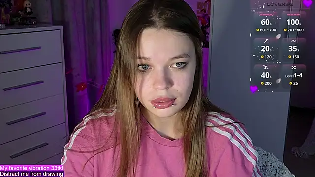 Snapshot of ValBae chatting on 10/14/25, 09:04 ValBae online show from 10/14/25, 09:04