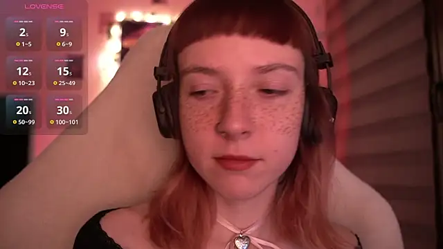 Snapshot of juliapie chatting on 12/02/24, 01:25 juliapie online show from 12/02/24, 01:25