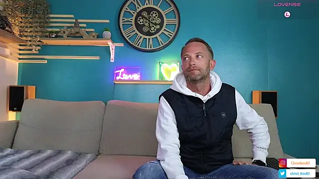 braqueuemar83 online show from 03/05/25, 04:57