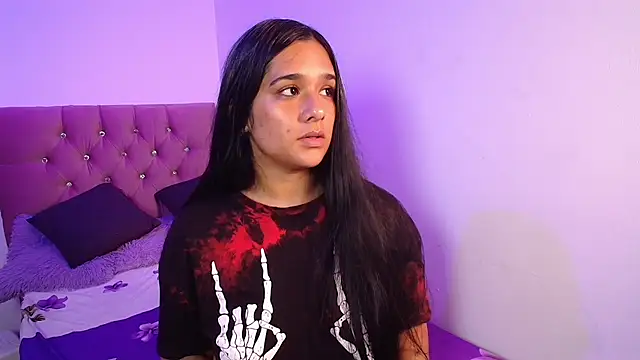 Snapshot of Maeena chatting on 02/16/26, 11:01 Maeena online show from 02/16/26, 11:01