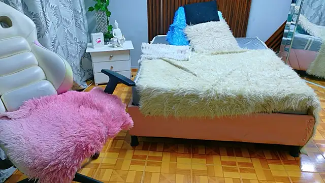 brithany smiith  online show from 05/06/26, 02:11