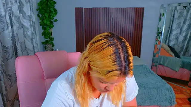 brithany smiith  online show from 05/11/26, 02:12