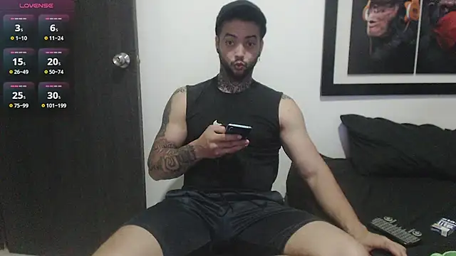 Snapshot of maxi_rogger18 chatting on 03/20/25, 02:51 maxi rogger18 online show from 03/20/25, 02:51