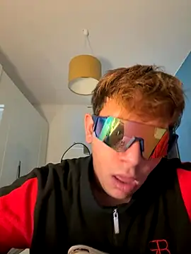 Snapshot of calleaaaa chatting on 11/12/25, 02:28 calleaaaa online show from 11/12/25, 02:28