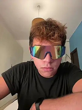 Snapshot of calleaaaa chatting on 11/16/25, 03:39 calleaaaa online show from 11/16/25, 03:39