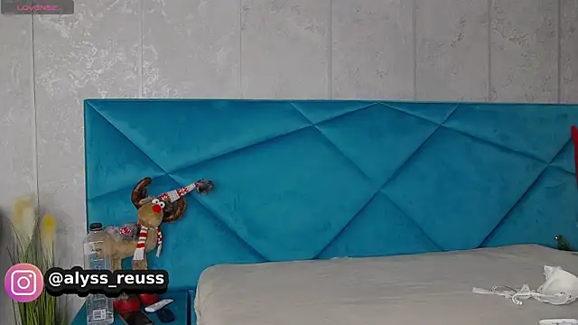 Snapshot of AlyseReuse chatting on 02/19/25, 06:00 AlyseReuse online show from 02/19/25, 06:00
