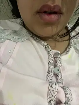 Snapshot of yassminsexy22 chatting on 01/10/25, 05:45 yassminsexy22 online show from 01/10/25, 05:45