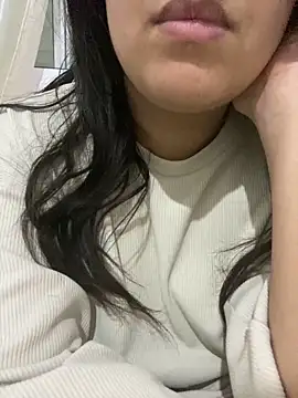 Snapshot of yassminsexy22 chatting on 01/11/25, 08:10 yassminsexy22 online show from 01/11/25, 08:10