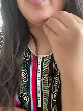 Snapshot of yassminsexy22 chatting on 09/11/25, 11:21 yassminsexy22 online show from 09/11/25, 11:21