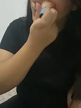 Snapshot of yassminsexy22 chatting on 09/24/25, 06:11 yassminsexy22 online show from 09/24/25, 06:11