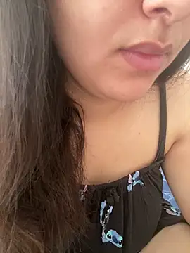 Snapshot of yassminsexy22 chatting on 10/25/25, 12:56 yassminsexy22 online show from 10/25/25, 12:56