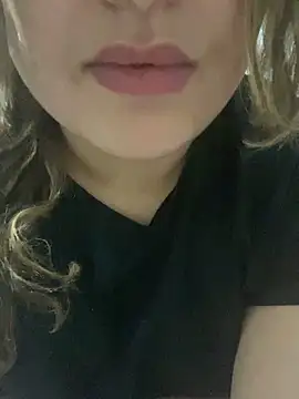 Snapshot of yassminsexy22 chatting on 03/04/26, 08:04 yassminsexy22 online show from 03/04/26, 08:04