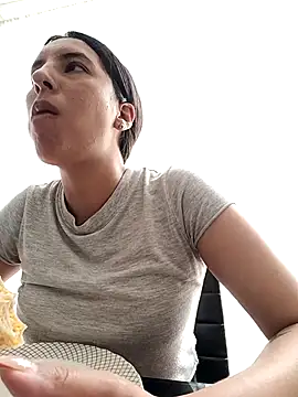 Bonny Klote online show from 10/15/25, 02:06