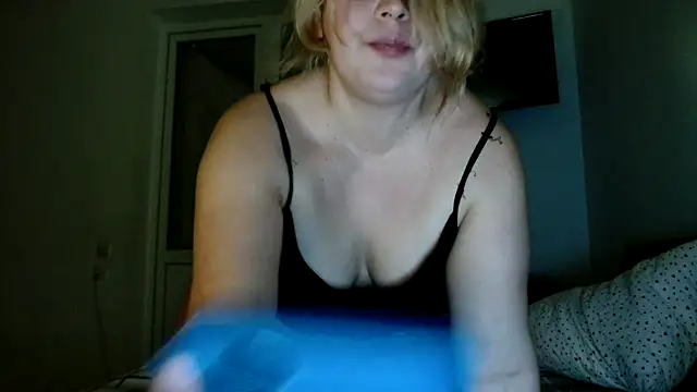 Snapshot of _CattrinaVegas_ chatting on 12/30/24, 07:11 CattrinaVegas online show from 12/30/24, 07:11