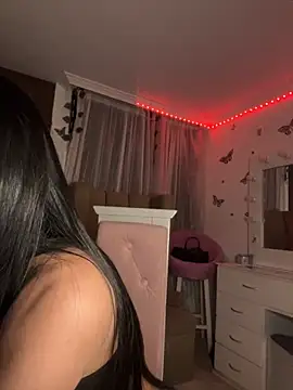 lina pink online show from 09/17/25, 03:41