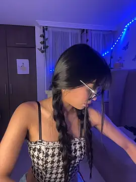 lina pink online show from 10/09/25, 03:15