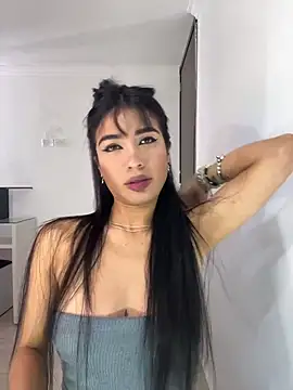 lina pink online show from 11/13/25, 08:41