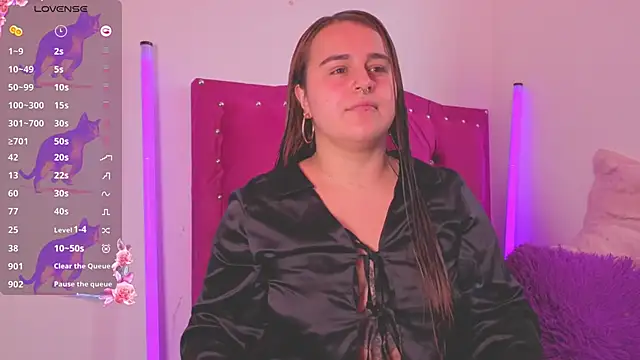 Snapshot of evy_orange1 chatting on 11/12/25, 03:45 evy orange1 online show from 11/12/25, 03:45