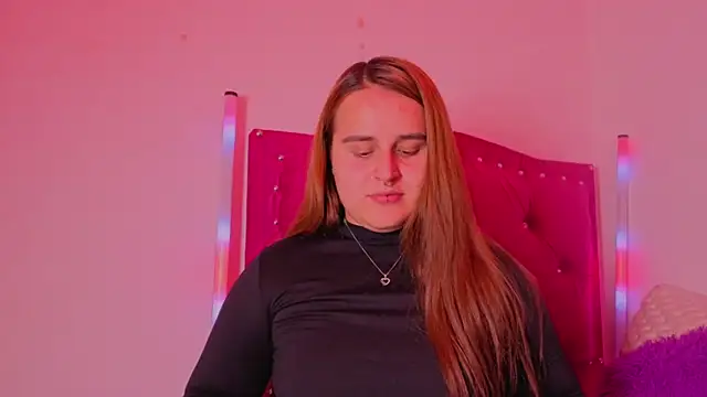 Snapshot of evy_orange1 chatting on 11/23/25, 04:01 evy orange1 online show from 11/23/25, 04:01