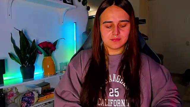 evy orange1 online show from 03/31/26, 12:12