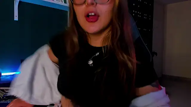 evy orange1 online show from 06/05/26, 12:28