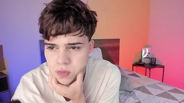 Snapshot of justinbiler chatting on 02/04/25, 12:11 justinbiler online show from 02/04/25, 12:11